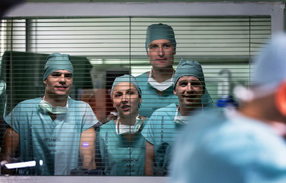 Česká televize odvysílala poslední díl seriálu Smysl pro Tumor natočený v Hradci Králové. Slaví úspěch