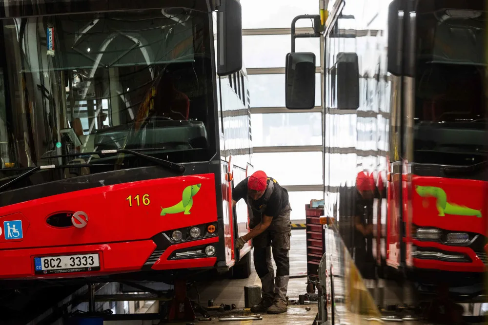 Moje práce je vypravovat autobusy, které se bezpečně vrátí, říká Miloslav Madarasz