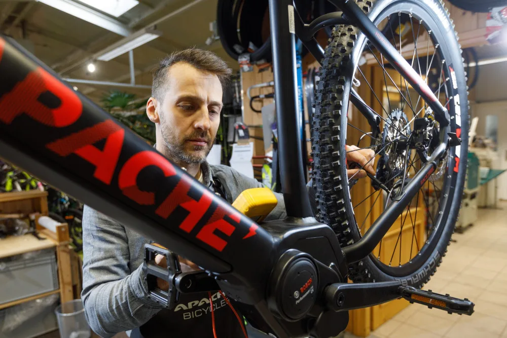 DajSport nabízí nejlevnější a nejlehčí elektrokolo Apache s pohonem Bosch