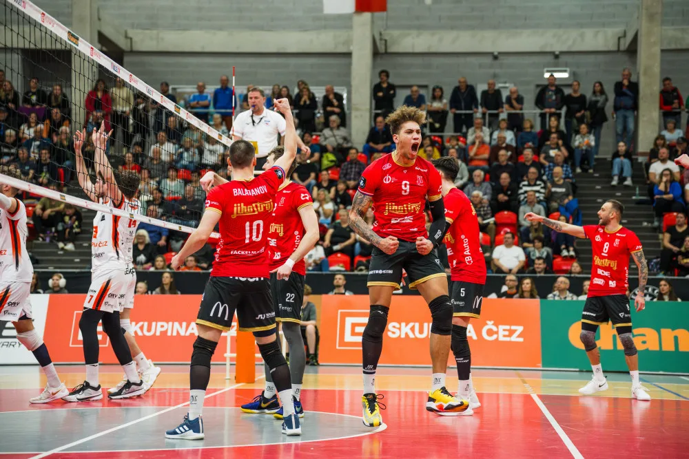 Jihostroj vyhrál po třech letech ve Varech a má čtvrtfinálový mečbol