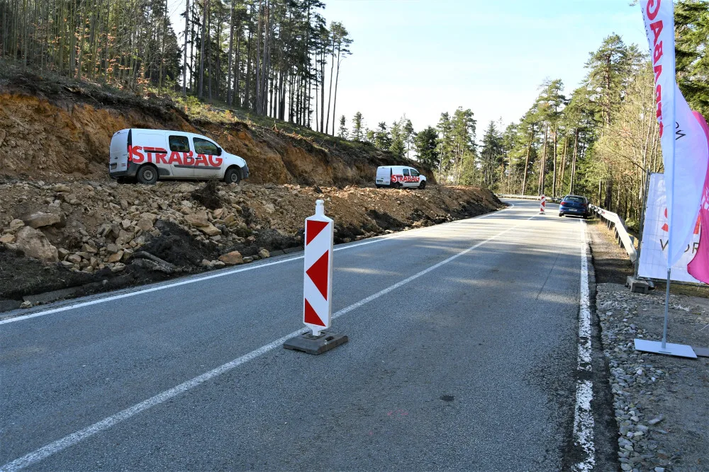Na silnici za Prachaticemi k německé hranici začaly práce na stoupacím pruhu