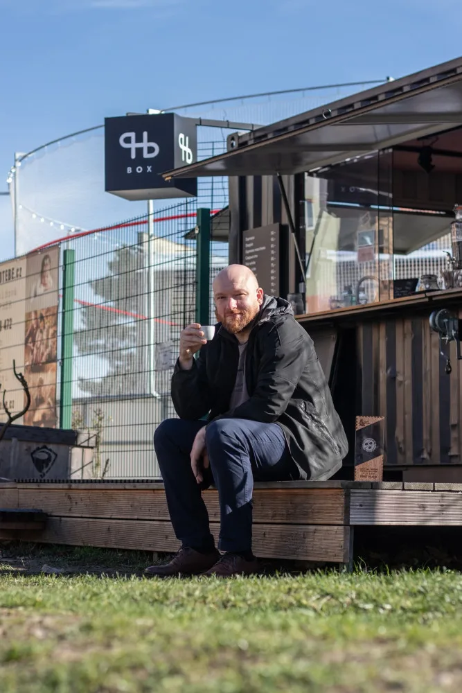 Cíl je neskončit poslední. TOP 16 by byla geniální, říká barista Zbyněk Vojtěšek o světovém šampionátu