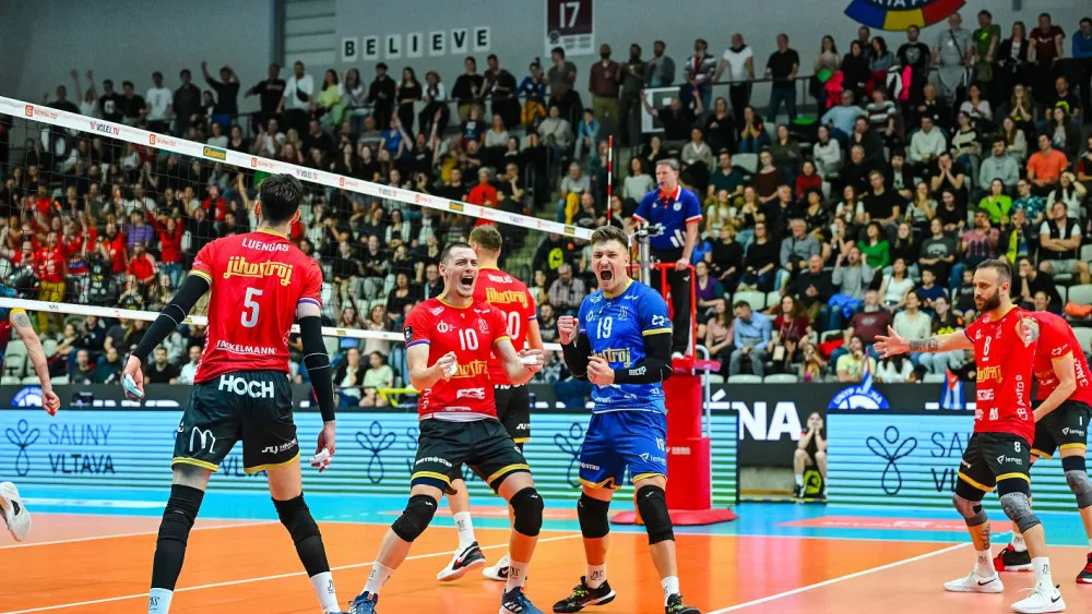 Jihostroj fantasticky zvládl první finále v Praze a vede 1:0