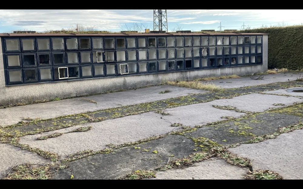 Kolumbárium na českobudějovickém hřbitově se rozpadá. Město slíbilo situaci řešit