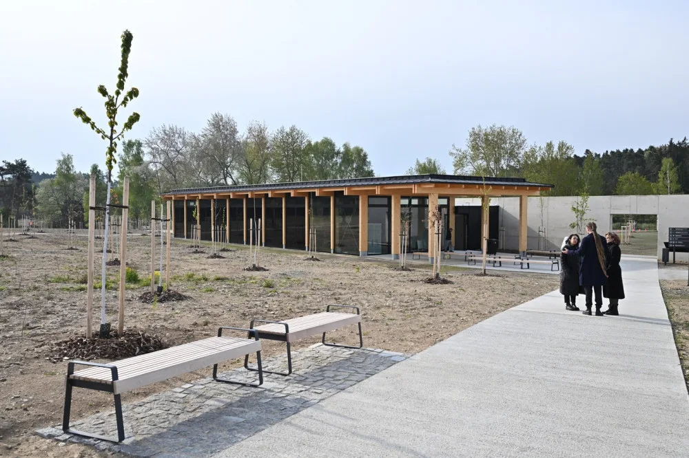 Muzeum romské kultury otevřelo Památník holokaustu Romů a Sintů v Čechách