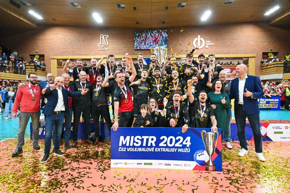 Jihostroj v pětisetové bitvě přetlačil Lvy a slaví po pěti letech mistrovský titul