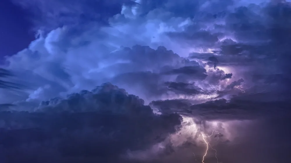 Česko zasáhnou silné bouřky, varovali meteorologové
