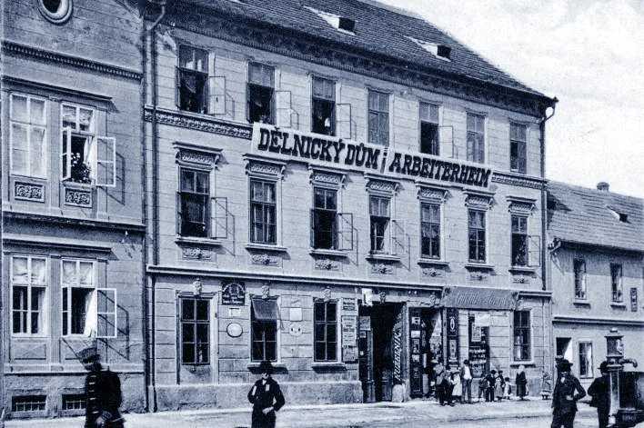 Drbna historička: Májový průvod vyrážel za první republiky od Dělnického domu