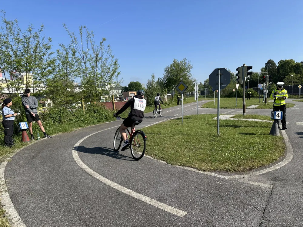 Děti se utkaly v soutěži mladých cyklistů. Prověřilo je dopravní hřiště nebo pravidla provozu