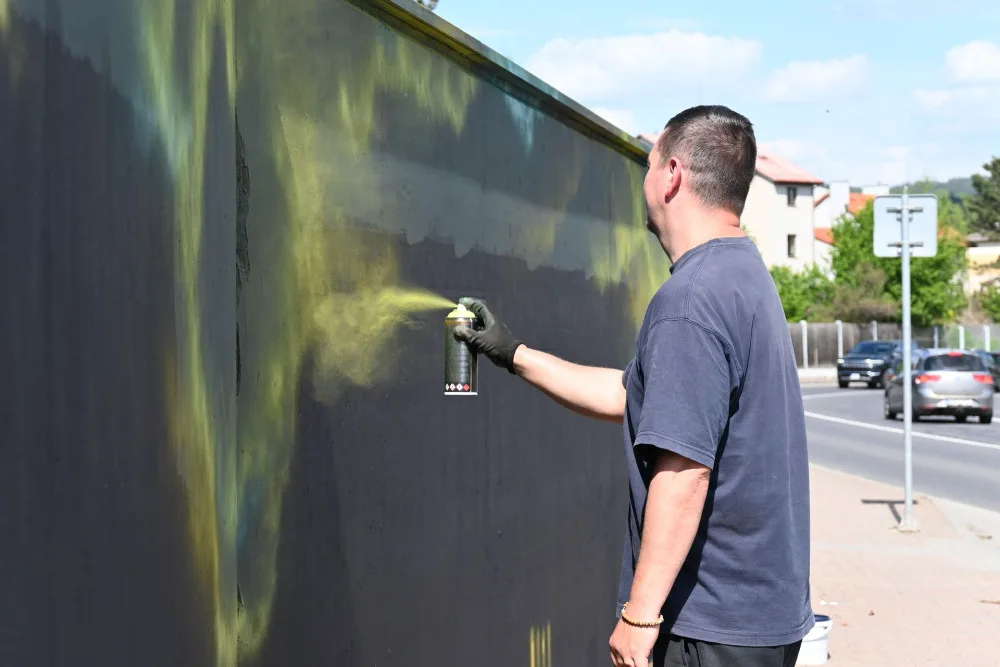 Písek má první legální plochu pro grafitti, zdobí jí díla odkazující na Františka Křižíka