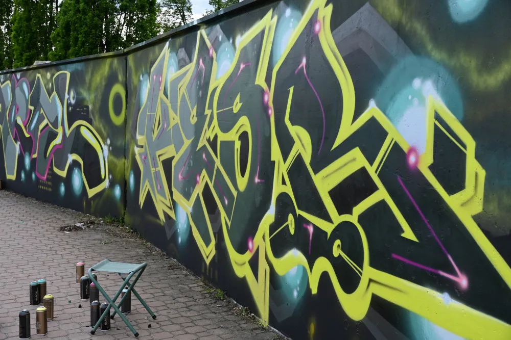 Písek má první legální plochu pro grafitti, zdobí jí díla odkazující na Františka Křižíka