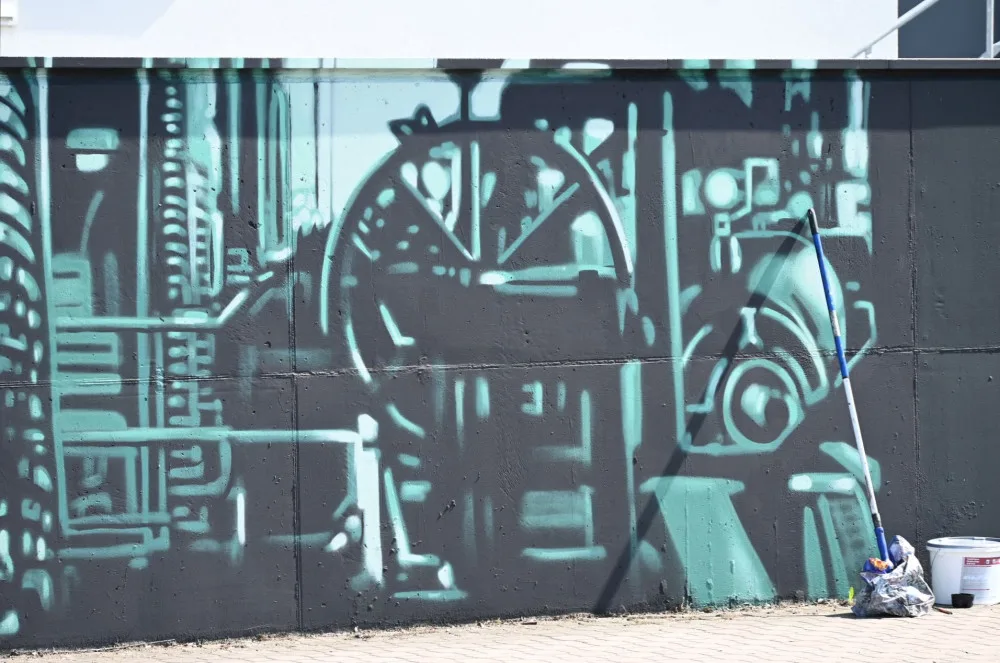 Písek má první legální plochu pro grafitti, zdobí jí díla odkazující na Františka Křižíka