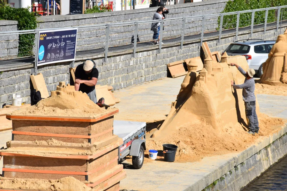 V Písku představí nové sochy z písku, letos se jejich tvůrci inspirovali příběhem voroplavby