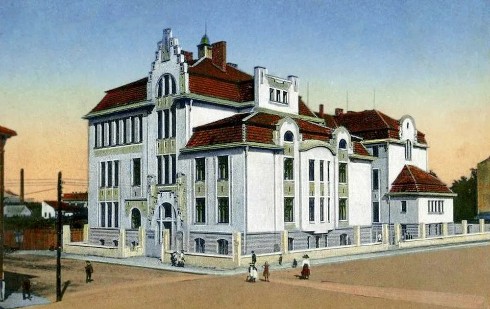DRBNA HISTORIČKA: Průmyslová škola v Resslově ulici patří mezi významné stavby české secese
