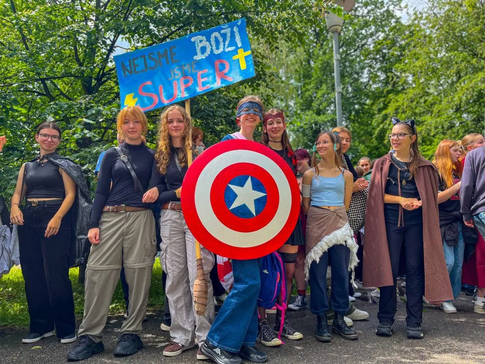 FOTO: Hudba, veselí a zábavné kostýmů, Budějovicemi prošel tradiční průvod studentů