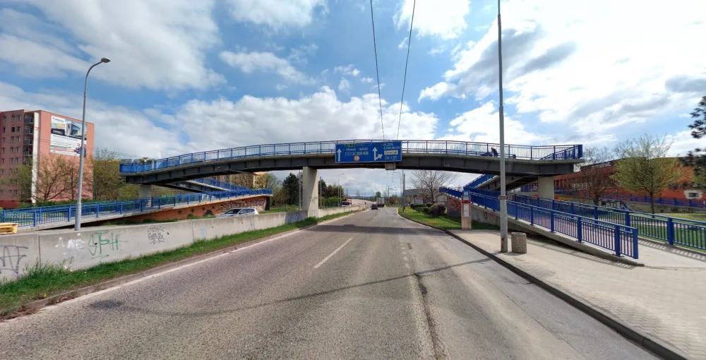 Lávku na Vltavě-střed čeká přes léto rekonstrukce, dočasně ji nahradí poptávkový přechod