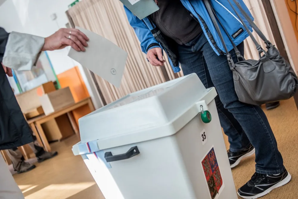 V Česku začaly volby do Evropského parlamentu. Podívejte se na důležité termíny