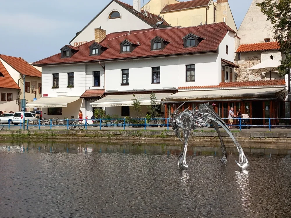 Umění je opět ve městě, umělecký festival přivezl do jižních Čech téměř tři desítky soch