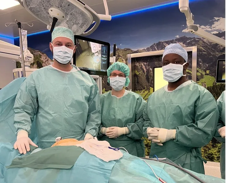 Lékaři v českobudějovické nemocnici provedli první roboticky asistovanou operaci srdce