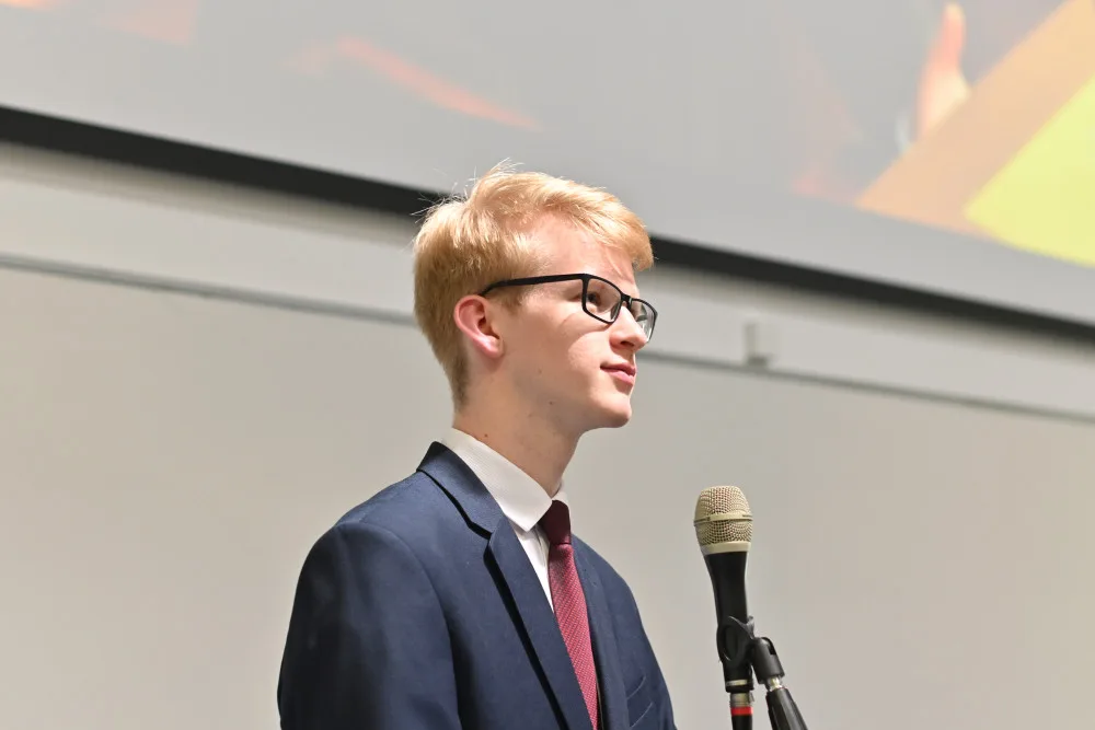 Je v tom nadšení, vděčnost i touha se zapojit, popisuje studentský parlament jeho předseda Adam Vácha