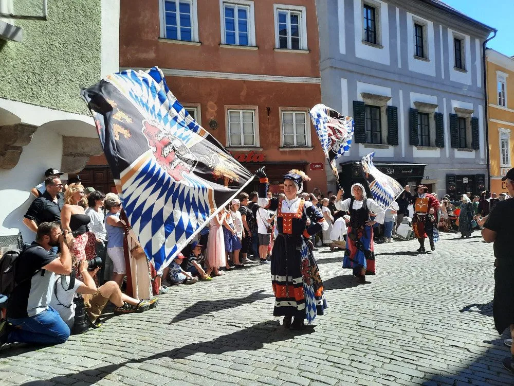 Českým Krumlovem prošel historický průvod, kráčelo v něm téměř 650 kostýmů