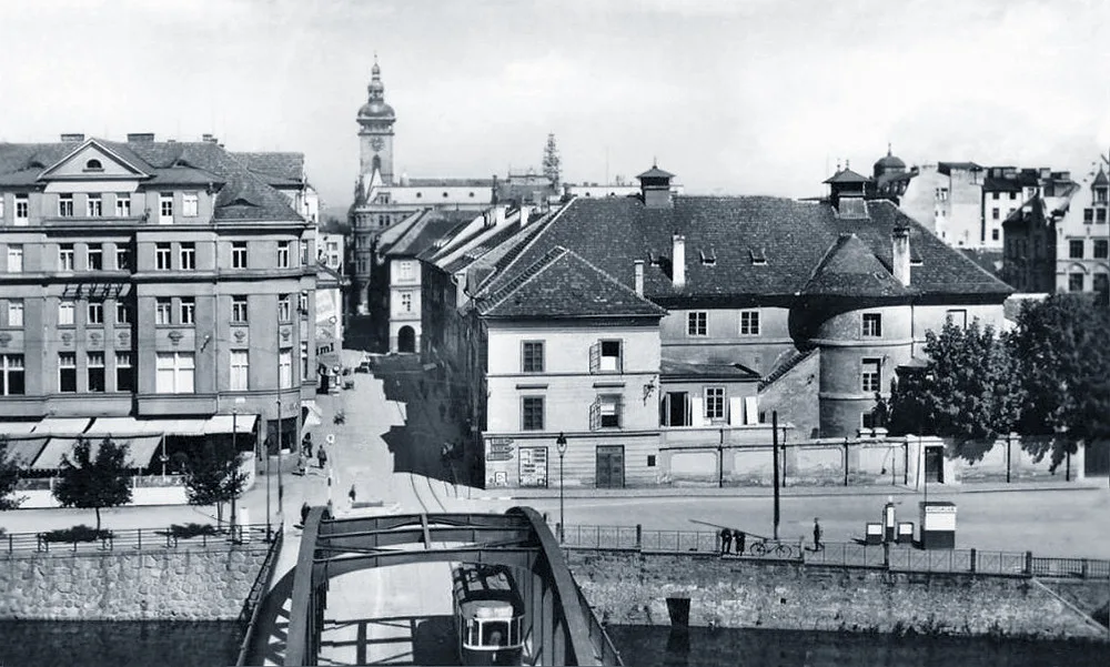 Šňupání, cigarety, doutníky i dýmky, České Budějovice bývaly centrem tabákového průmyslu