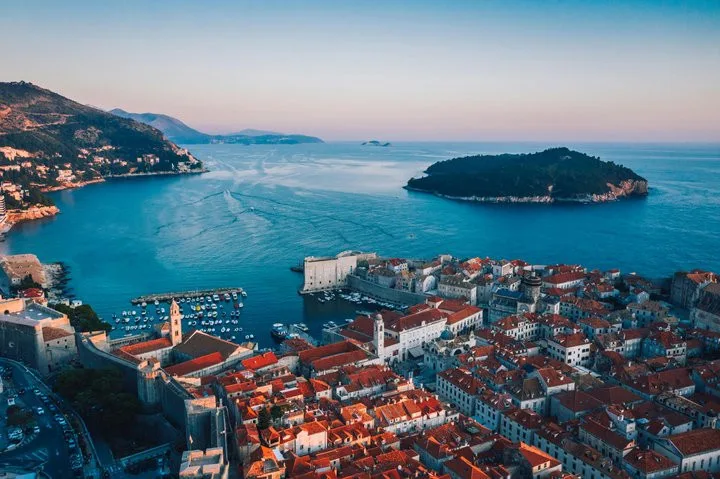 Vyrážíte do Chorvatska? Na co si dát pozor na silnicích, v památkových zónách či na plážích