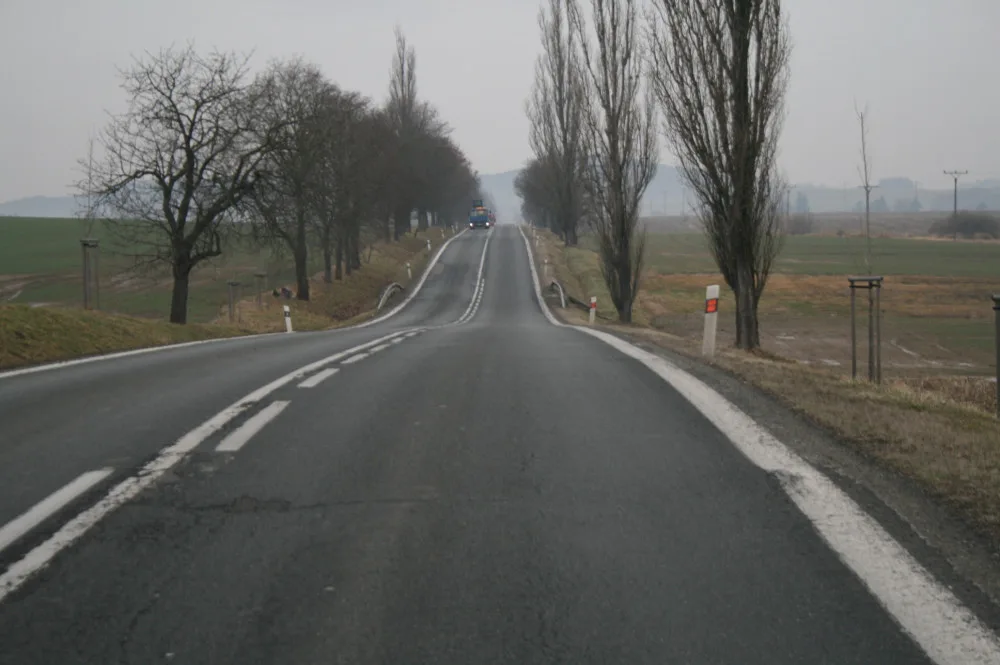 Silničáři začnou o víkendu opravovat silnici u Strakonic. Dostane nový povrch