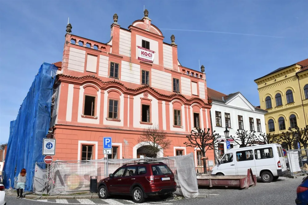 Rekonstrukce bývalé knihovny v Písku je téměř u konce, stanice městská policie v ní začne fungovat od září