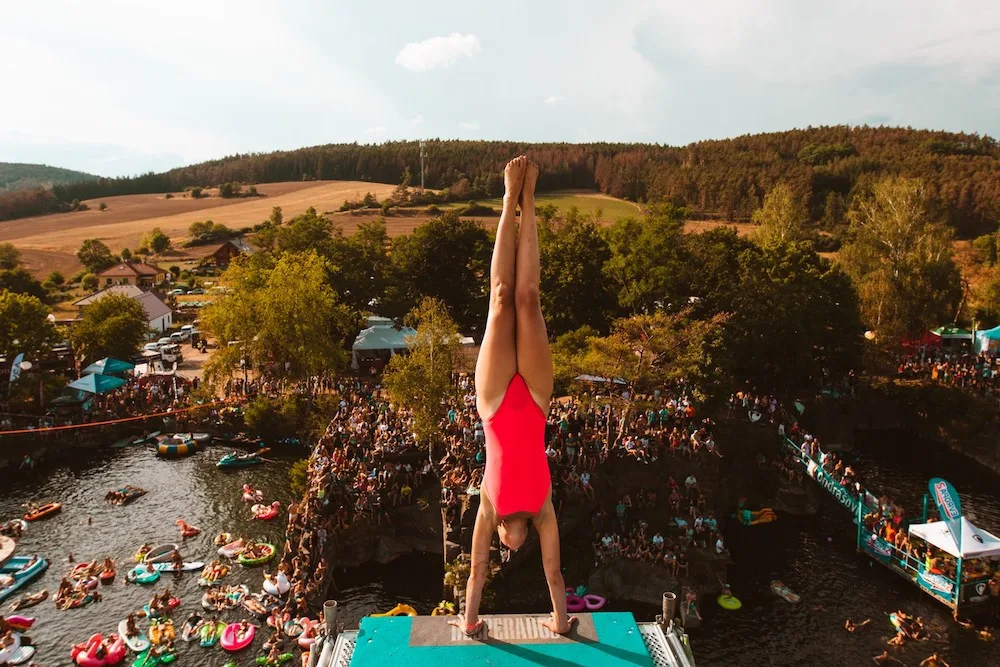 Evropská skokanská špička, Rohony a unikátní atmosféra. Highjump se blíží