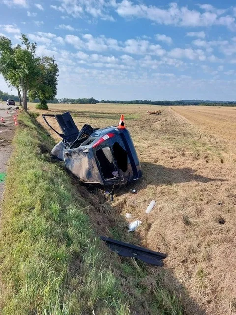 Smrtelná nehoda u Vodňan. Po nárazu do stromu zemřel řidič osobního automobilu