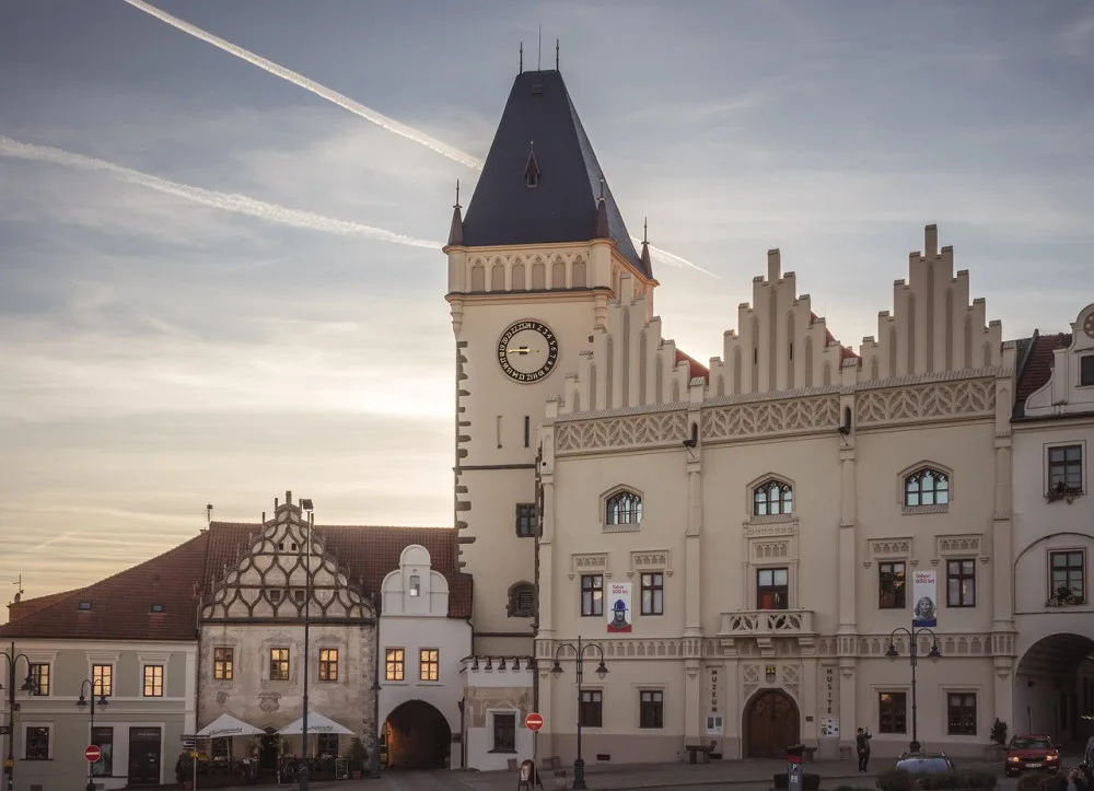 Tábor uzavřel část Žižkova náměstí pro automobilovou dopravu