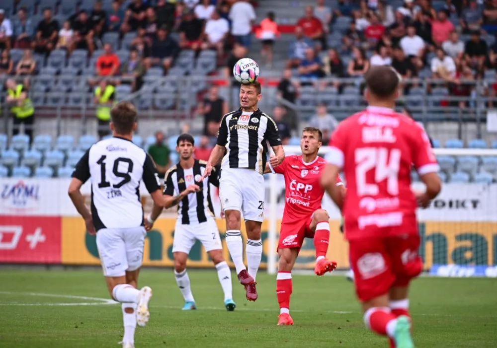 Jsem neskutečně zklamaný, ale svět se nezboří, sezona bude dlouhá, říká po zápase František Straka