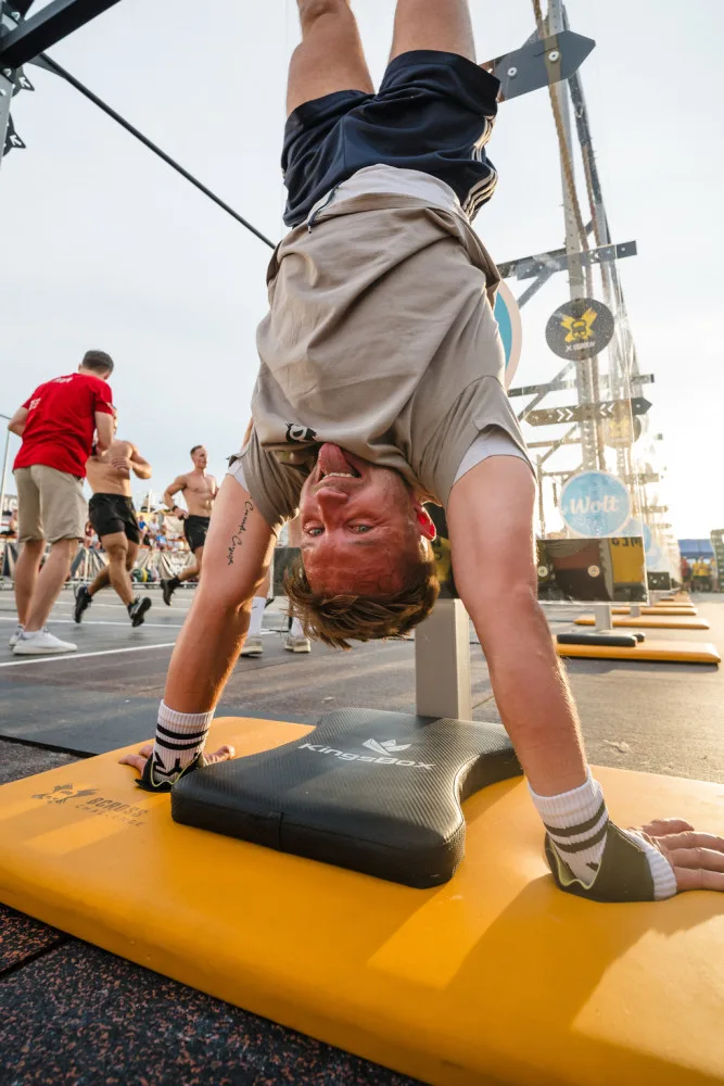 Sportovní akce s oficiální světovou licencí CrossFit Licensed Event propojuje gymnastiku, práci s vlastní váhou, vzpírání, silovou přípravu a kondici. Cílem je zajistit, aby závodníci byli co nejvíce všestranní.