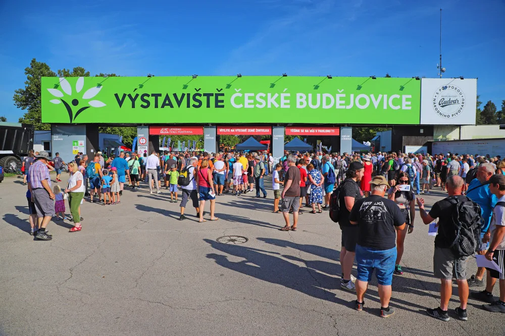 Vyhrajte vstupenky na Země živitelku