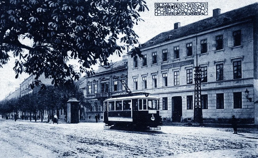 DRBNA HISTORIČKA: Na Pražské jezdila tramvaj. V dopravní špičce měla vlečný vůz
