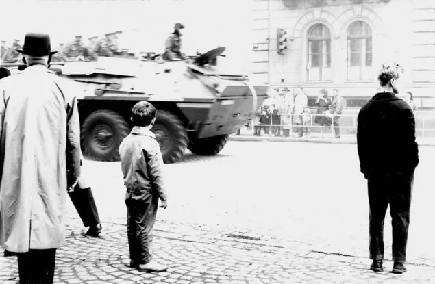 Srpen 1968 v Českých Budějovicích, hlavní pošta.