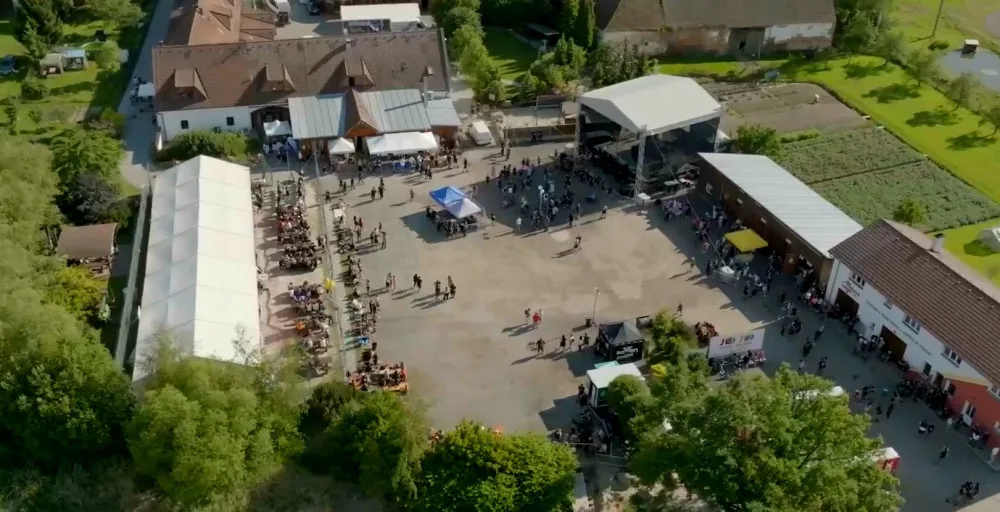 Hudební festival Loučení s létem v minipivovaru Kněžínek zve na kapely i příjemnou atmosféru