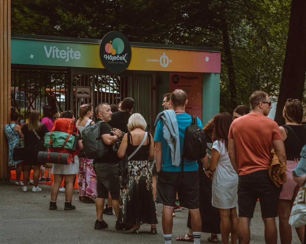 KULTURNÍ TIPY: Zajděte na jógu, Dunu do Háječku nebo na Mint market