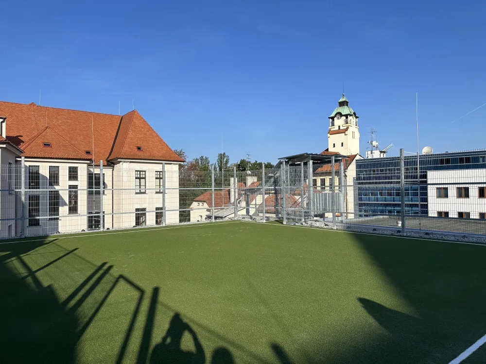 Děti na základní škole v Dukelské mají novou tělocvičnu. Stavba vyšla na 36 milionů korun