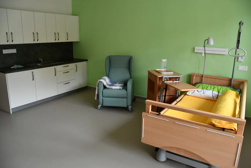 Jindřichův Hradec otevřel nový domov pro seniory, je plně bezbariérový a ubytuje 94 klientů