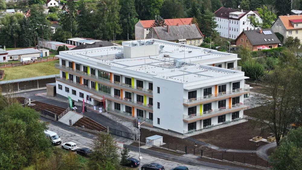 Jindřichův Hradec otevřel nový domov pro seniory, je plně bezbariérový a ubytuje 94 klientů