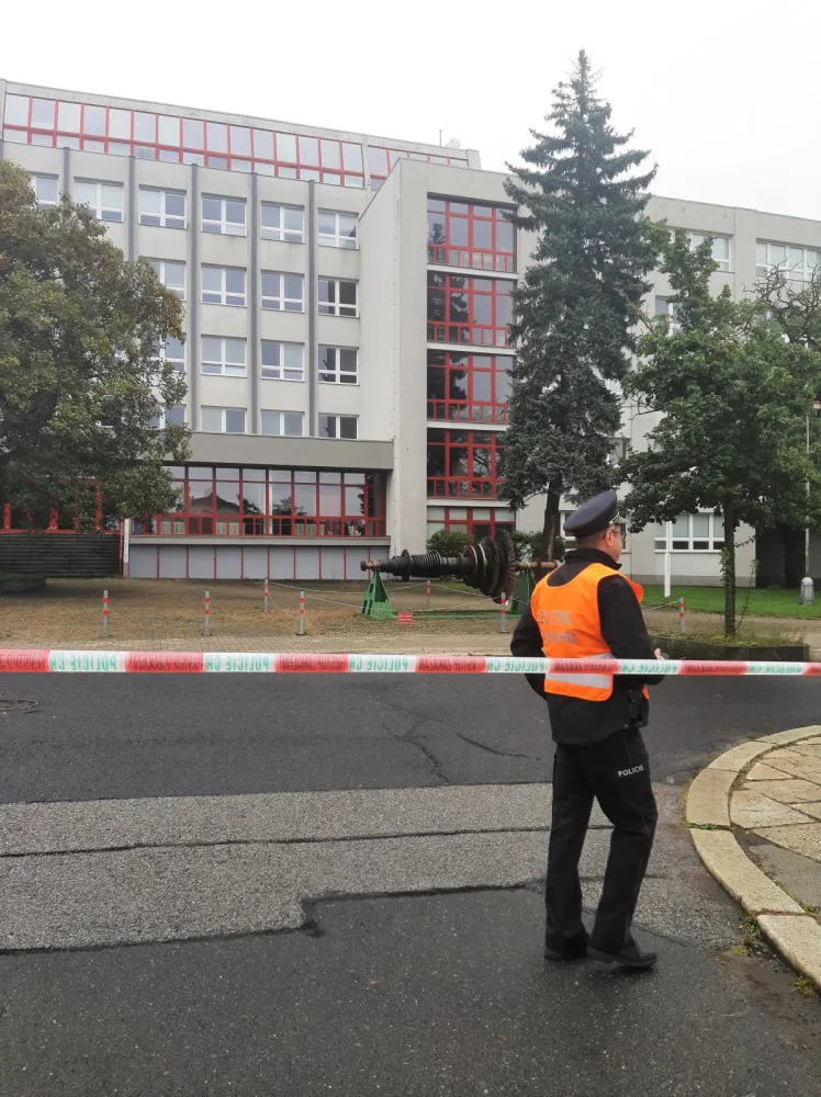 Student poslal anonymní výhružku do školy. Policie ho během několika hodin dopadla