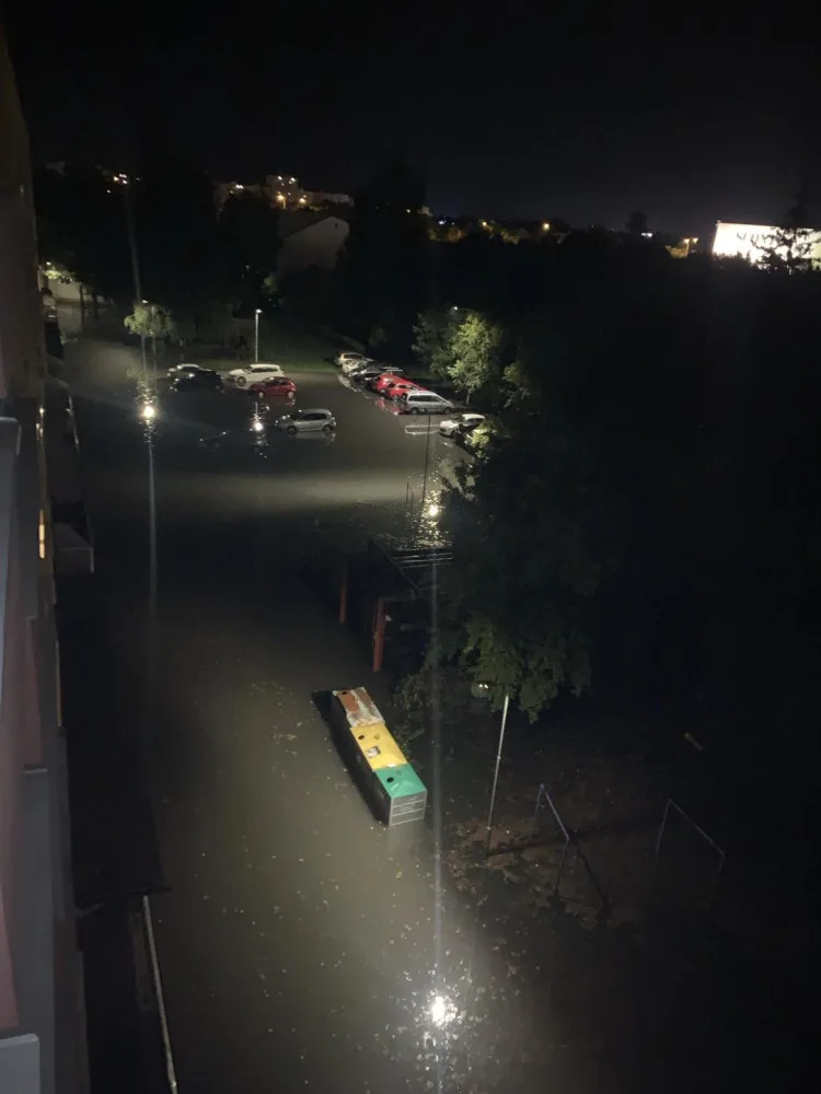 Voda, co vše drží pod vodou