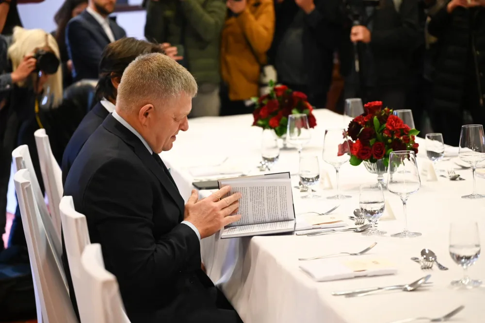 Miloš Zeman oslavil jubileum v hotelu Štekl. Gratulovali mu Fico, Kaliňák i čínský velvyslanec.