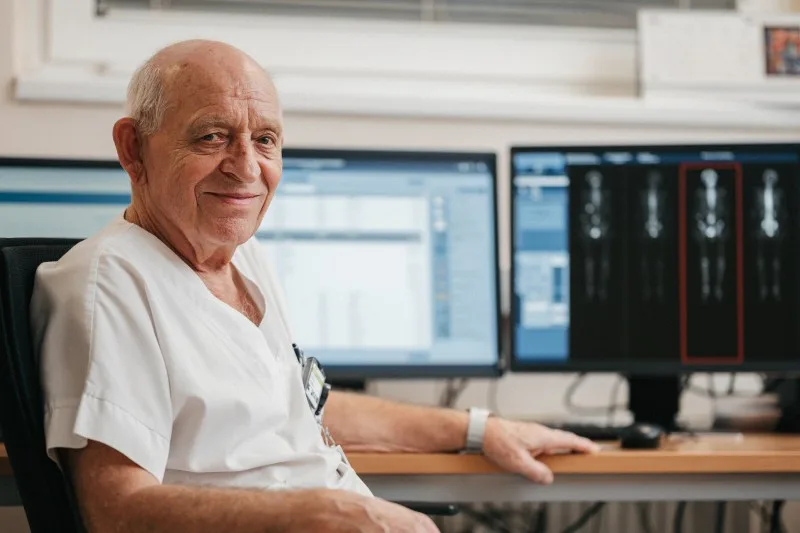 Emeritní primář českobudějovické nemocnice Ladislav Šabata byl oceněn za svůj přínos nukleární medicíně