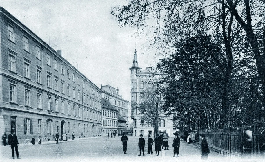 DRBNA HISTORIČKA: Odvážný snímek dámy na velocipédu, měl mezi muži v 19. století velkou oblibu