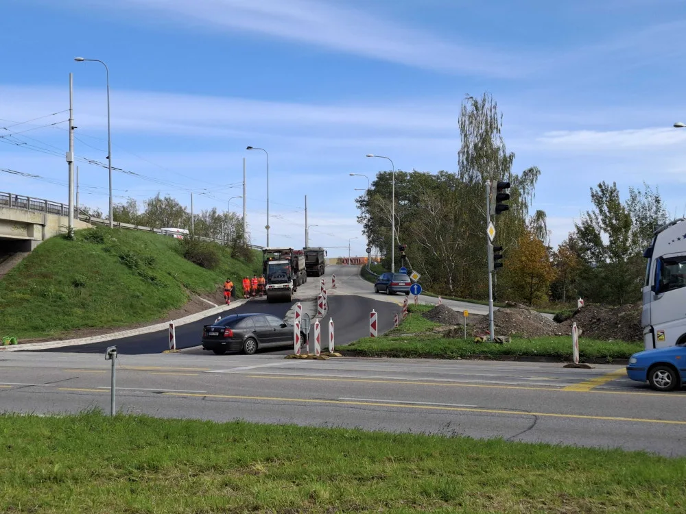 Postupující práce promění dopravní situaci u budějovické křižovatky Diamant