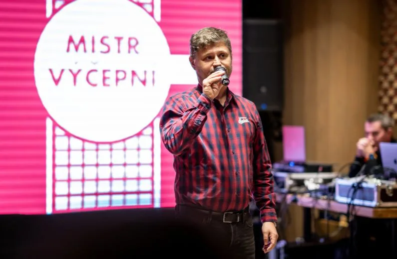 Mistr výčepní 2024 zná svého vítěze. V Budějovickém Budvaru se soutěžilo o nejlépe načepovaný ležák
