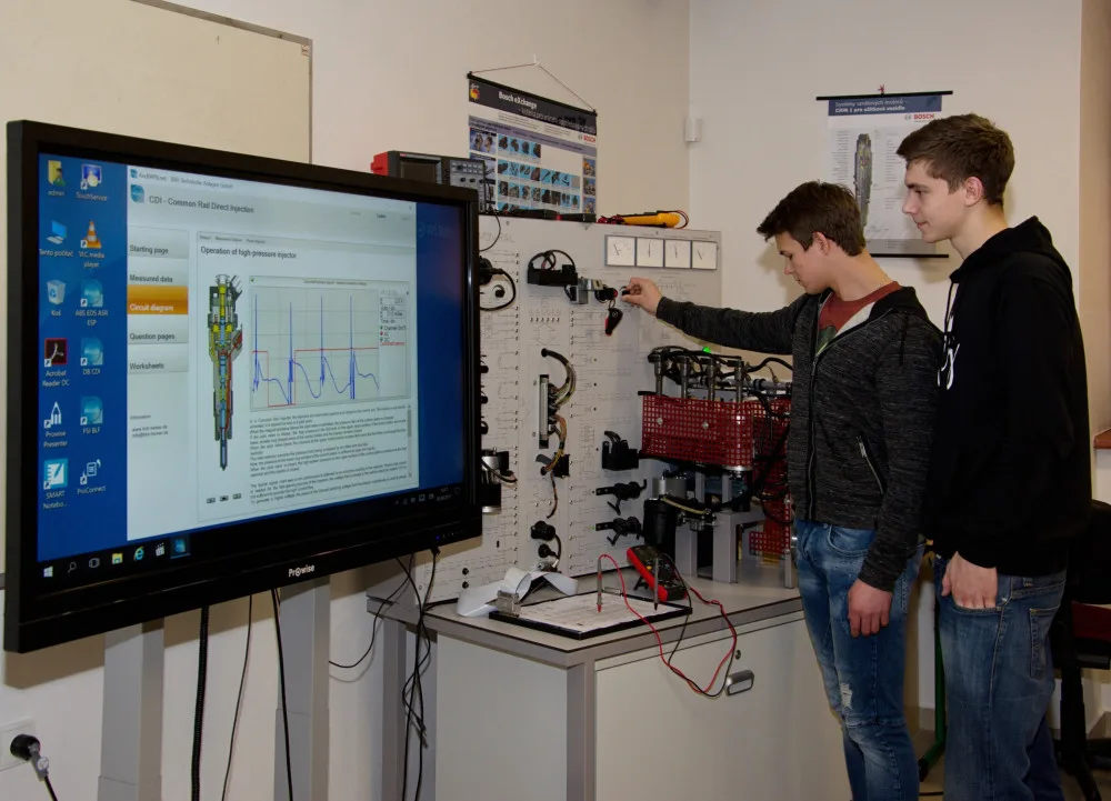 Tradice, zkušenost a budoucnost, to je studium na VOŠ, SPŠ automobilní a technické v Českých Budějovicích